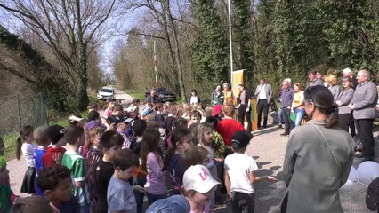 Orange Fahne, so zelebriert die LEADER-Region Weinviertel Donauraum den Weinviertel-Tag