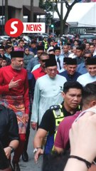 PM meets temple committee members after officiating mosque groundbreaking ceremony