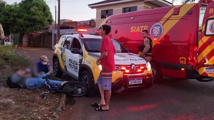 Adolescente fratura o tornozelo ao colidir bike elétrica com viatura da PM no Cascavel Velho