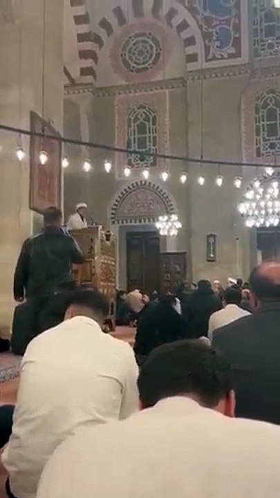 Şehzadebaşı Cami imamı vandalları uyardı! ‘Demir yumruğu yersiniz oğlum akıllı olun’