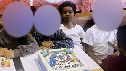 Junger Arsenal-Fan weigert sich Geburtstagskuchen mit Chelsea-Motiven zu essen