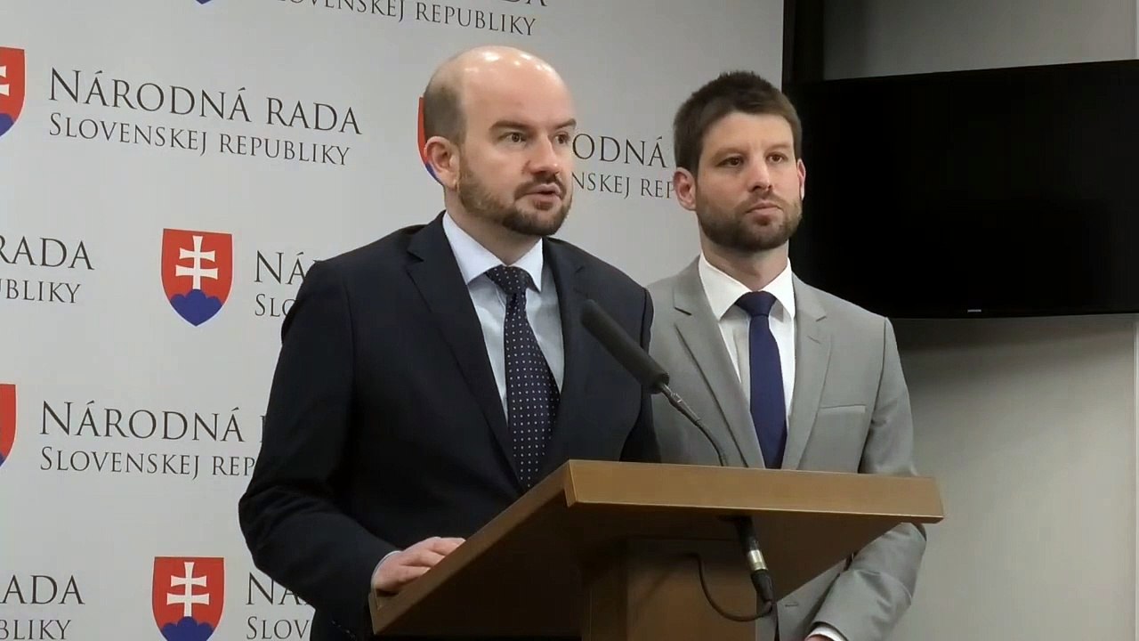 ZÁZNAM: PS vyzýva R. Rašiho, aby sa zasadil za zmrazenie poslaneckých platov