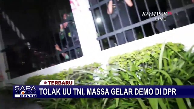 Detik-detik Polisi Bubarkan Massa Demo Tolak UU TNI di Depan DPR
