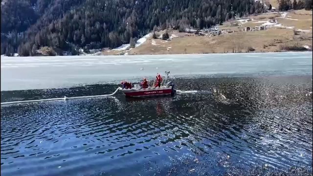 San Valentino alla Muta, olio nel lago: l'intervento dei vigili del fuoco