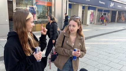 Why Do We Still Love Vintage Tech? Discover the Charm of Retro Cameras & Vinyl 🎶