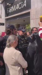 Mazón interrumpe su visita a las fiestas de Castellón tras varias protestas en su contra