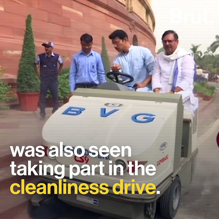 This Time Hema Malini Negotiated A Broom