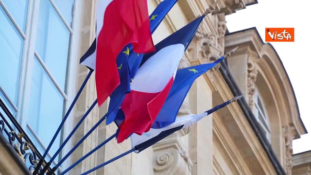 Zelensky a Parigi per riunione Paesi Volenterosi , accolto da Macron all'Eliseo