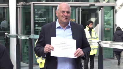 Olympic medalist calls on government to clean up Thames