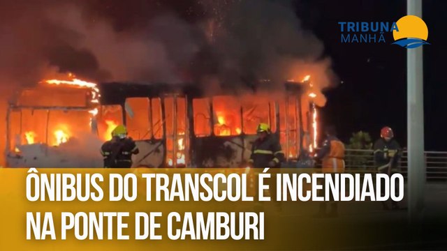 Ônibus do Transcol é incendiado na Ponte de Camburi