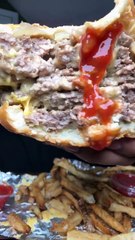 Follow for more ASMR videos🌮🍟 Credits: @nafeatfood #mukbang #asmr #fastfood #asmreating