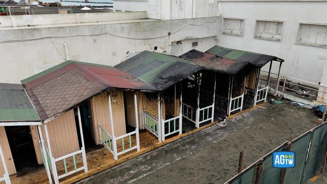 Incendi agli stabilimenti di Ostia, le immagini dal drone