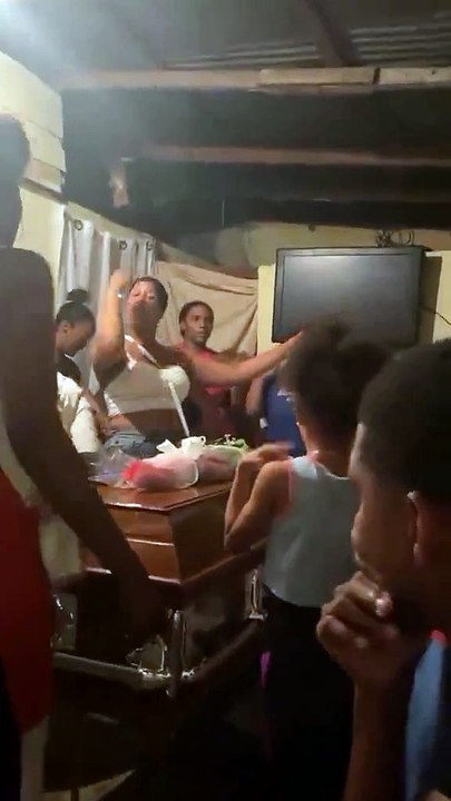 Del luto al teteo: ¿Por qué los velorios han cambiado en los barrios dominicanos?