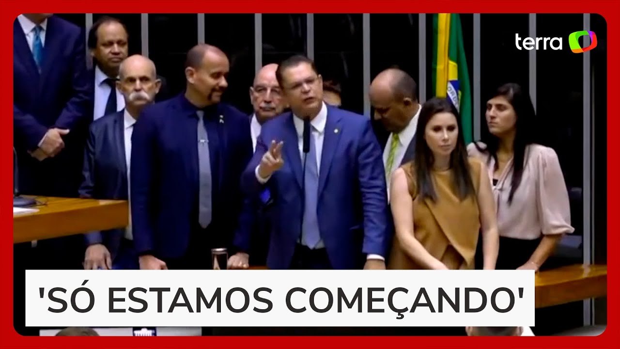 Deputados do PL fazem 'protesto conjunto' na tribuna da Câmara após Bolsonaro se tornar réu