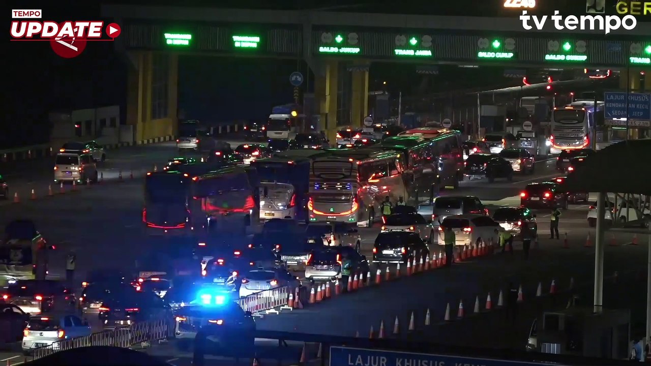 Arus Mudik di Gerbang Tol Cikampek Utama Ramai Lancar Meski Volume Kendaraan Terus Meningkat