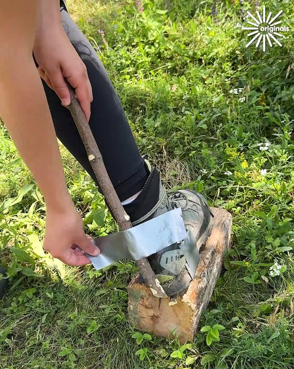 A great idea for making waterproof shoes with duct tape! 👌🏞️