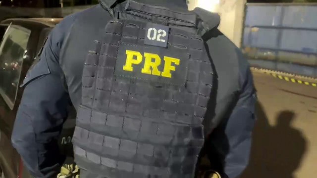 PRF apreende veículo carregado com celulares na BR-277, em Cascavel