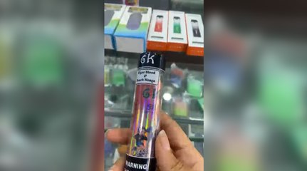 El negocio de los vapes seduce a menores con colores, sabores y personajes