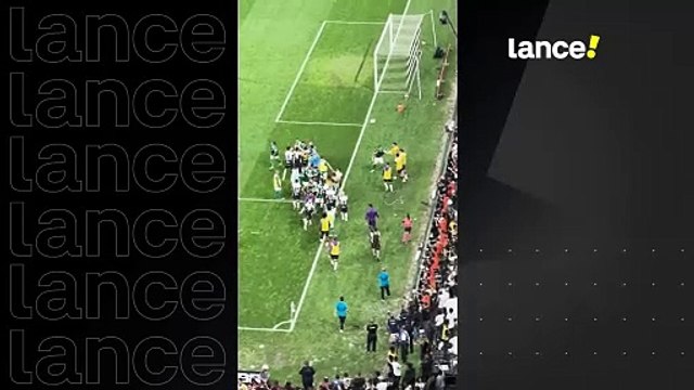 Confusão generalizada entre jogadores de Corinthians e Palmeiras na final do Paulistão