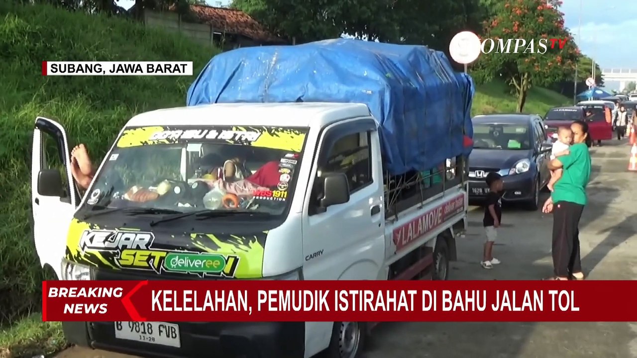 Pemudik Terjebak Macet 5 Jam di Tol Jakarta-Cikampek, Pilih Istirahat di Bahu Jalan Tol Cipali