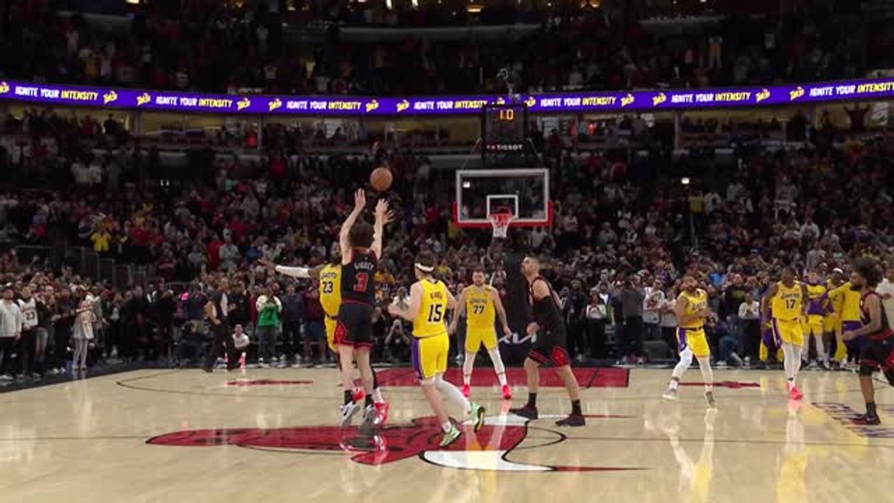 Giddey makes insane half-court buzzer beater to beat the Lakers