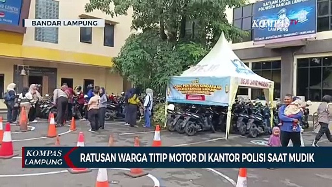 Ratusan Warga Titip Motor di Kantor Polisi Saat Mudik