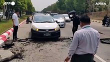Terremoto in Birmania, crepe e voragini sulle strade di Naypyidaw