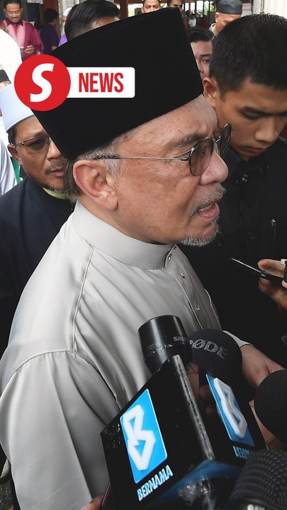 Jalur Gemilang badges given out for free, just stick it on, says Anwar on move to boost patriotism