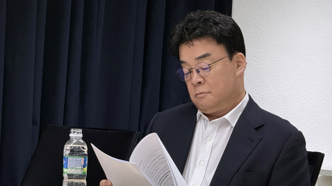 더본코리아 첫 주주총회...백종원 대표 "깊이 사과드린다" / YTN