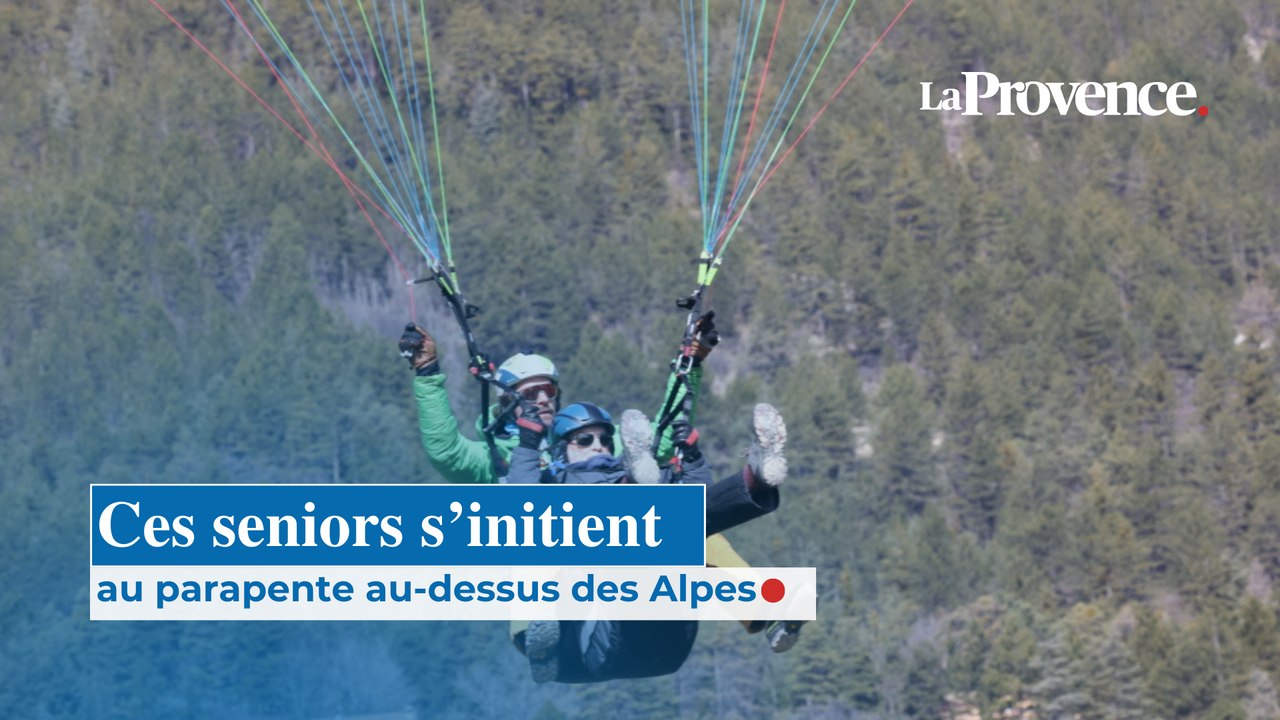 Ces seniors s'initient au parapente au-dessus des Alpes