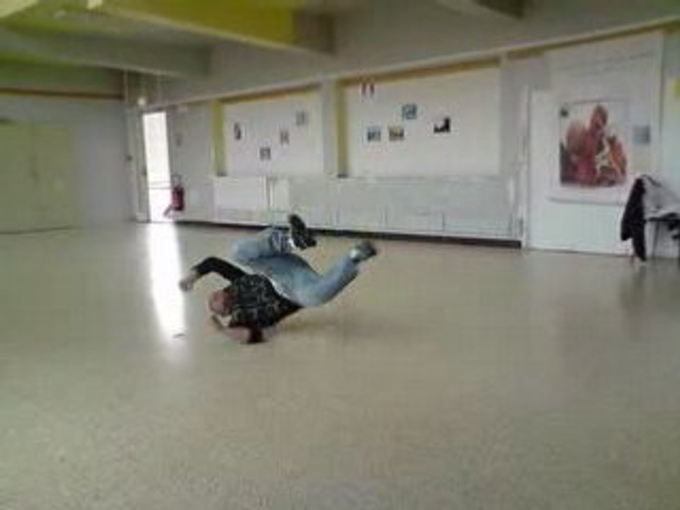 MJC BREAK DANCE FREESTYLE 2 !! By RachtOn-07.SkY !!