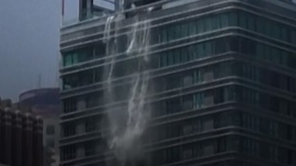 Earthquake: स्विमिंग पूल से उछला पानी, हिल गईं इमारतें