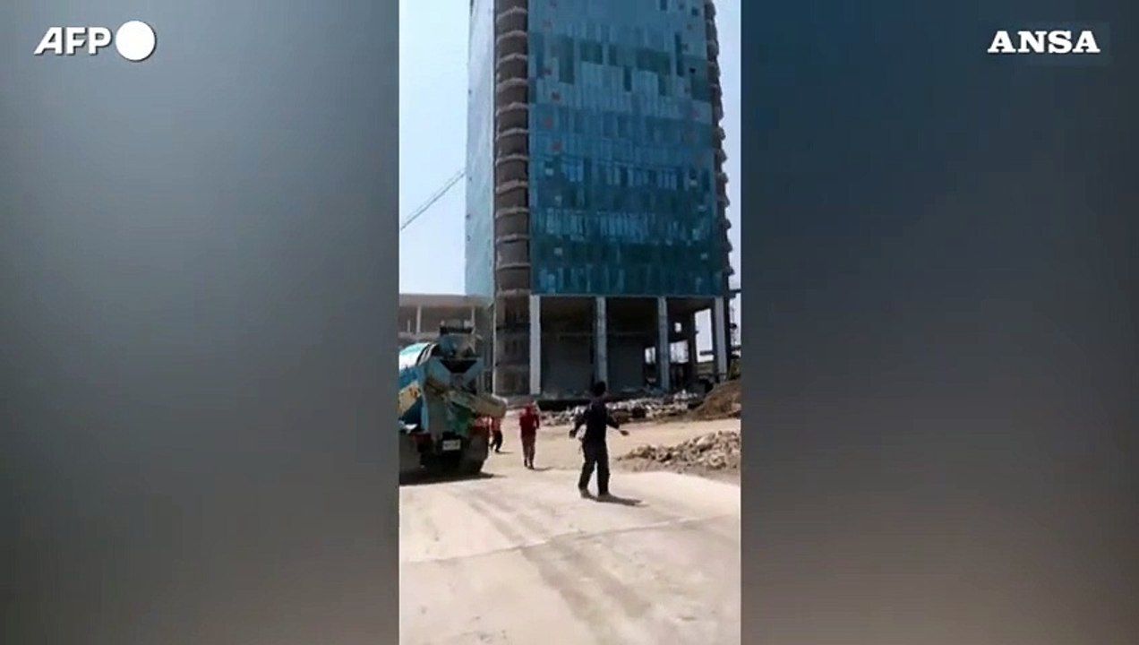 Crolla un grattacielo di Bangkok per il sisma con epicentro in Myanmar