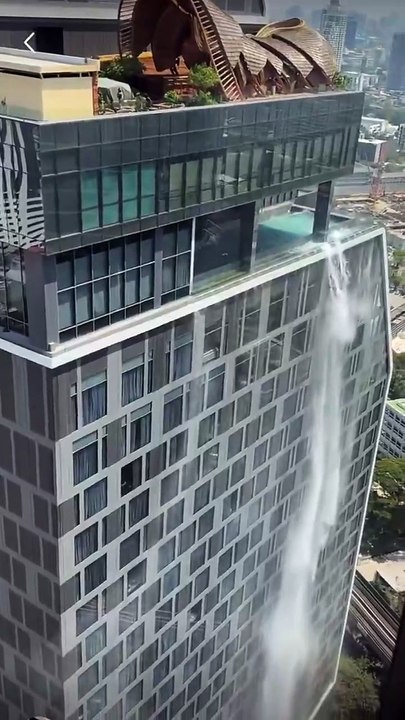 Saleemoffical presentation - Hotel infinity pool in an Earthquake #earthquake