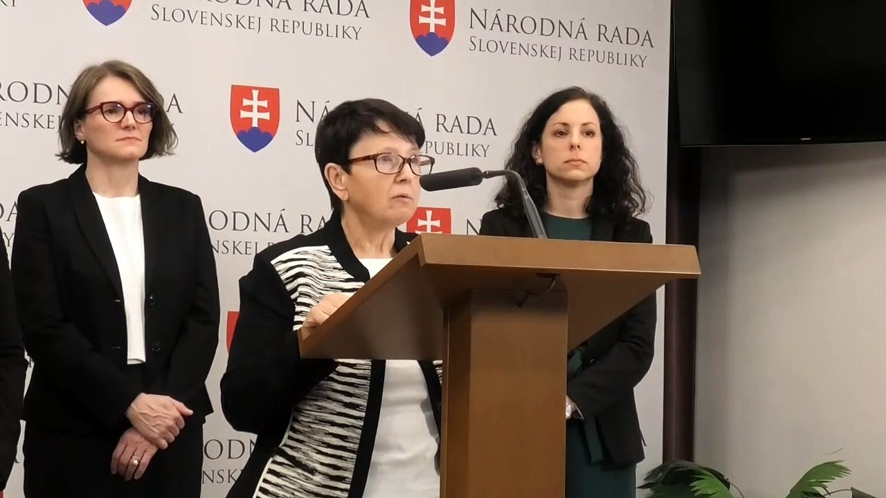 ZÁZNAM: PS: Mzdy učiteľov nesmú byť predmetom kompromisov, musia byť o predvídateľnosti