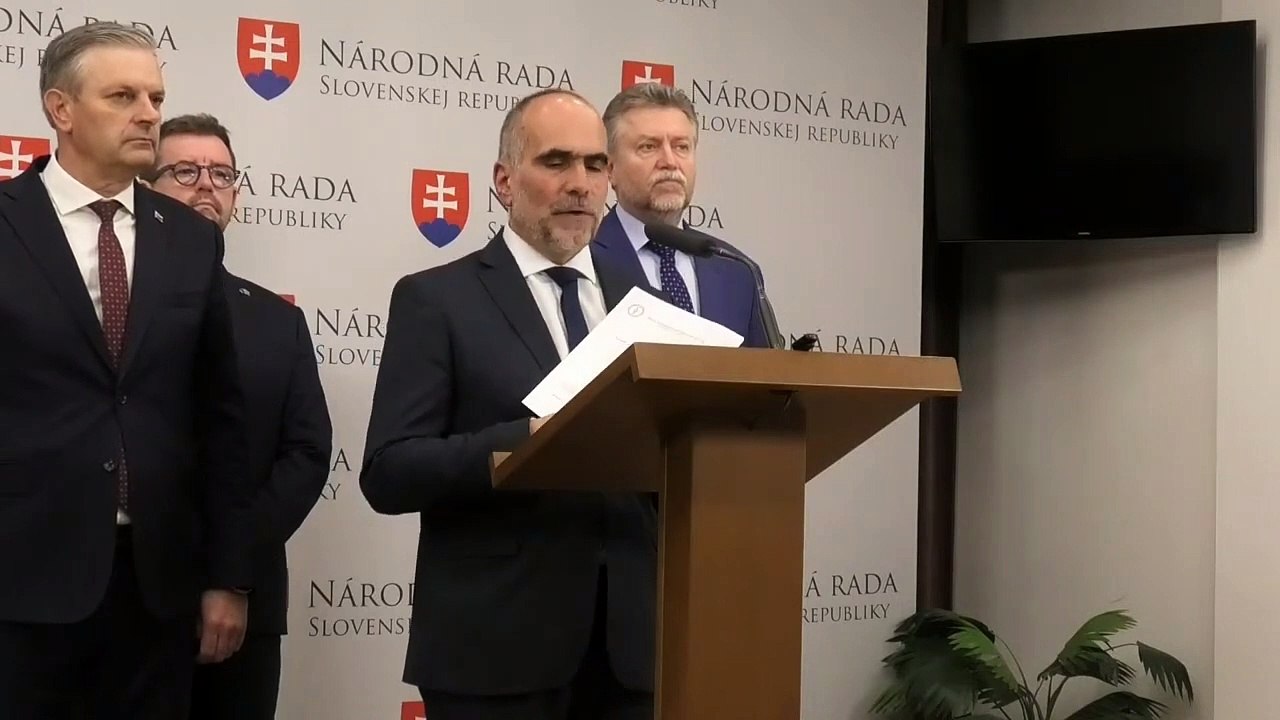 ZÁZNAM: KDH: Manažovanie slintačky nie je dobré, R. Takáč by mal odvolať šéfa ŠVPS