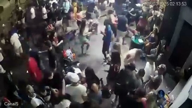 Cinco pessoas são baleadas em comemoração de título do Corinthians em adega de Guarujá; VÍDEO