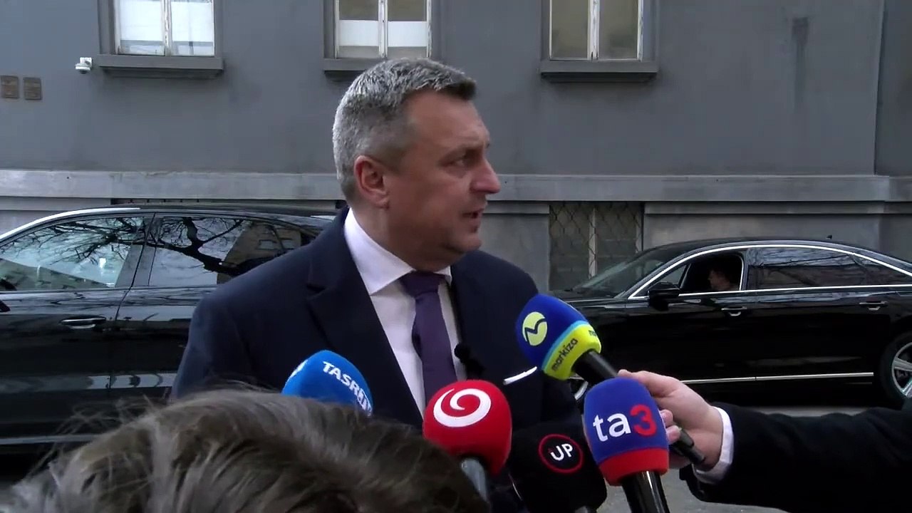 ZÁZNAM: Na SNS podali pre bilbordy trestné oznámenie, A. Danko bol vypovedať