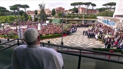 Vaticano: Papa registra 'leves melhoras'