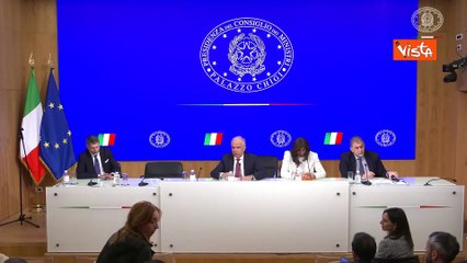 Centri Albania, Piantedosi: "Già in programma il primo trasferimento"