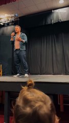 Η κόρη του Γιώργου Αγγελόπουλου και της Δήμητρας Βαμβακούση φωνάζει «Μπαμπά»