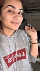 📌 Étapes : 1️⃣ Plie le tissu comme indiqué dans la vidéo et insère l’anneau. 2️⃣ Couds à 1 cm du bord, puis une deuxième couture à 5 mm. 3️⃣ Ajoute une couture au niveau de l’anneau pour bien stabiliser. 4️⃣ Personnalise-le à ton goût et… c’est prêt ! 🔥