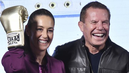 Claudia Sheinbaum firma el ''Cinturón por la Paz'' y da su ''primer golpe'' con guante de oro