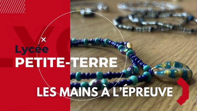 mains à l'épreuve colliers de perles (1)