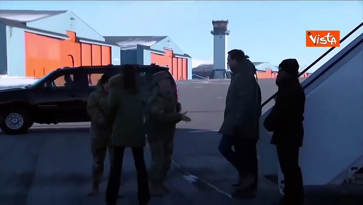 Jd Vance e la moglie Usha arrivano in Groenlandia