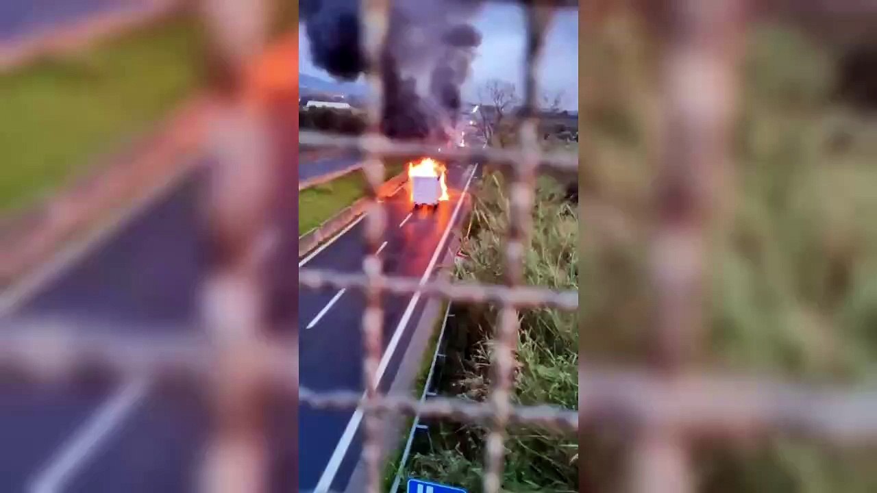 San Vincenzo, assalto a un portavalori: le immagini delle fiamme sull?Aurelia