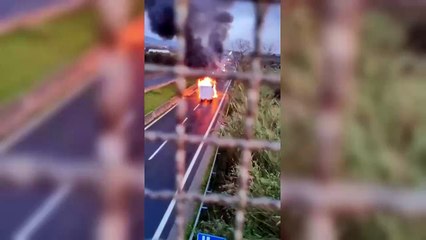 San Vincenzo, assalto a un portavalori: le immagini delle fiamme sull?Aurelia