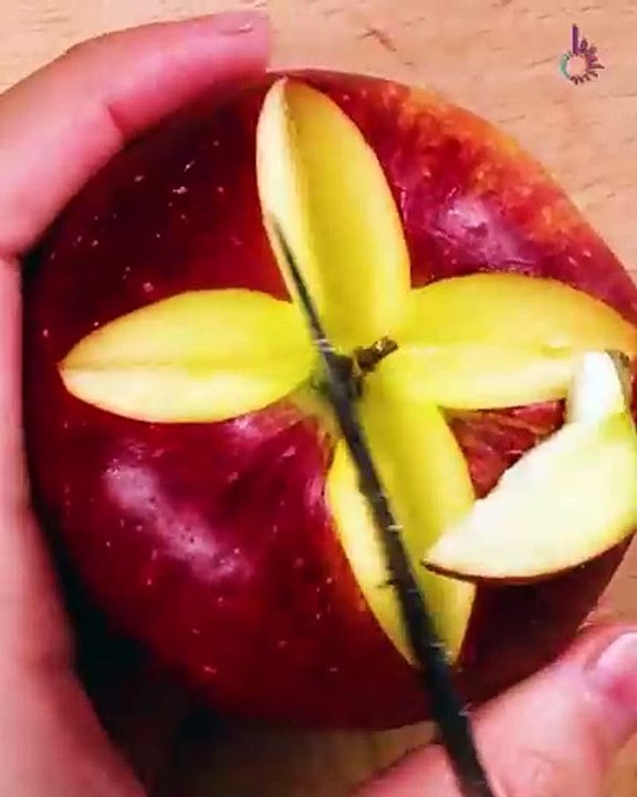 Creative carving on an apple! 😍