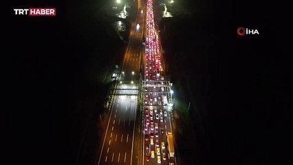 İstanbul'da bayram trafiği yoğunluğu gece de sürdü