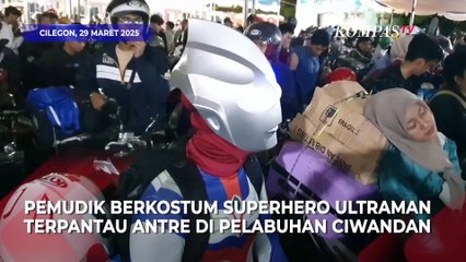 Tampil Beda, Pemudik Pakai Kostum Superhero Ultraman Antre di Pelabuhan Ciwandan